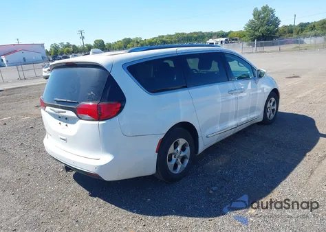 2017 Chrysler Pacifica Touring-L Plus z USA, uszkodzony, nr VIN 2C4RC1EG5HR643987